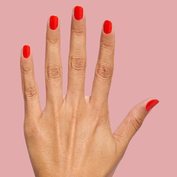 Olive & June ‘Kiss Cam’ Long Lasting Polish Perfect Red NEW - Picture 3 of 4